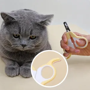 Tagliaunghie ergonomico per animali domestici con pratico gancio di sicurezza per gatti.