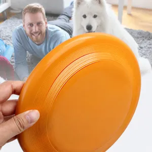 Duurzaam plastic hond frisbee speelgoed voor interactieve training, bijtbestendig en drijvend.