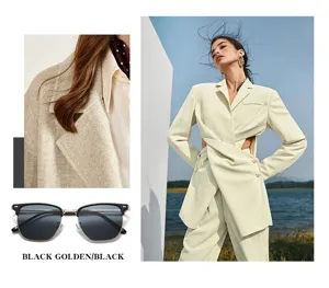Modische quadratische Metallsonnenbrille mit schwarz-goldnem Rahmen und dunklen Gläsern.