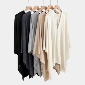 Cardigan mantella in maglia da donna, elegante capospalla casual ampio con bottoni.