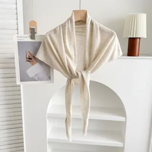 Chal de lino de verano de alta calidad, capa lisa y minimalista con proteccion solar.