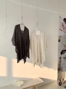 Cardigan de verano de mezcla de lino playa suelto cuello en V botones capa exterior