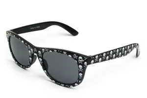 Vintage schwarze Sonnenbrille mit Totenkopf Muster Retro Mode Brille fuer Herren und Damen Alltag