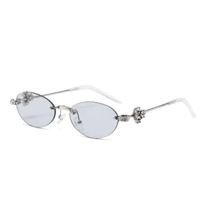 Gafas de sol ovaladas sin montura elegantes con patillas de metal con pedrería, moda.