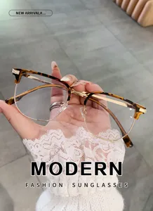 Modische Retro Halbton-Brille mit Schildpatt und Goldmetall fuer den taeglichen Look.