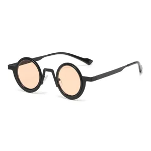 Retrovibe kleine runde Sonnenbrille mit getönten Gläsern für stilvolle Streetwear Looks
