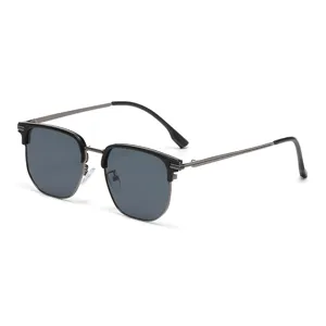 Modische schwarze Halbrand-Sonnenbrille mit quadratischem Metallrahmen im Retro-Stil für Alltag.
