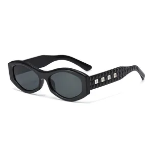 Mode Geometrische Kunststoffrahmen Sonnenbrille Unisex Nieten Vollrand UV400 Brille Outdoor Reisen Streetwear