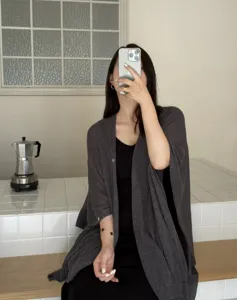 Cardigan de verano para mujer en mezcla de lino, abrigo capa oversize ligero y amplio para playa.