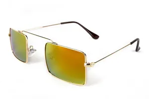 Detalle de gafas de sol steampunk cuadradas con lentes reflectantes coloridas y montura.