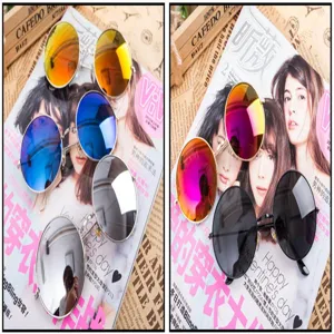 Lunettes de soleil rondes en métal vintage avec verres réfléchissants colorés protection UV.