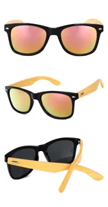Gafas de sol estilo Wayfarer clásicas con montura negra y patillas de bambú natural.