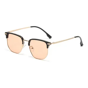 Retro quadratische Halb-Sonnenbrille mit goldenen Metallbügeln und getönten Pfirsich-Gläsern