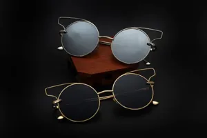 Lunettes de soleil rondes rétro unisexe avec monture métallique géométrique et verres.