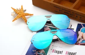 Modische große verspiegelte Sonnenbrille für Damen und Herren mit stilvollem Doppelsteg.