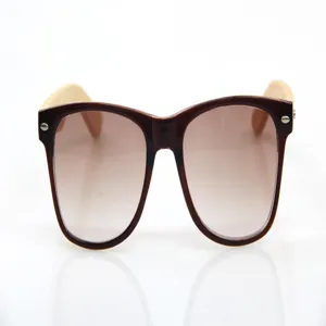 Gafas de sol retro con patillas de bambú y montura marrón para estilo diario y protección UV.