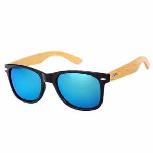 Gafas de sol wayfarer clásicas con lentes de espejo azul y patillas de bambú natural.