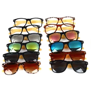Gafas de sol cuadradas retro y gafas transparentes con patillas de bambú natural.