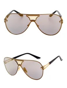 Große Piloten-Sonnenbrille mit goldem Metallrahmen, Doppelsteg und reflektierenden Gläsern.