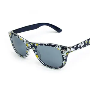 Vintage Retro Sonnenbrille mit süßem Gänseblümchen-Muster und grauen UV-Schutz-Gläsern.
