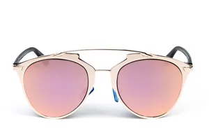 Gedetailleerd overzicht van trendy oversized metalen zonnebril met roze spiegelende lenzen