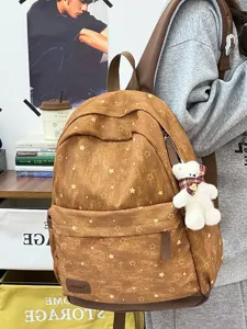 Vintage brauner Rucksack mit gelben Sternmustern und süßem Bärenanhänger