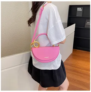Rosa halbrunde Satteltasche stilvolle Leder Umhängetasche mit elegantem Metallring Griff