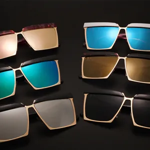 Occhiali da Sole a Grande Montatura Quadrata per Donna Uomo Retro Metallo Plastica Lente Colorata UV400 Street Eyewear