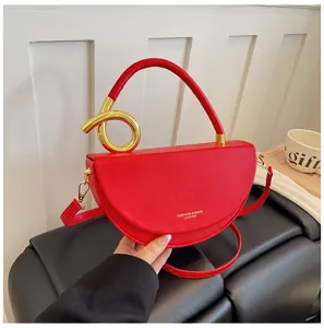 Modische rote Halbmond Satteltasche mit Metallgriff, elegante Leder Umhängetasche für Damen.