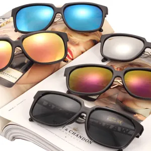 Modische quadratische Sonnenbrille für Damen und Herren, bunte Spiegelgläser, UV400 Schutz.