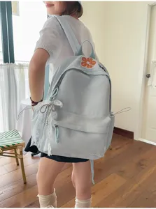 Harajuku Stil Studentenrucksack mit Blumenstickerei und großem Fassungsvermögen für Schule.