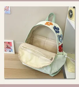 Japanischer Harajuku Schulrucksack mit bunter Blumenstickerei und grossem Fassungsvermögen.