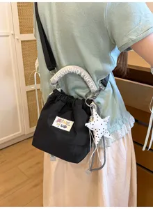 Borsa a secchiello nera stile giapponese con ciondolo a stella