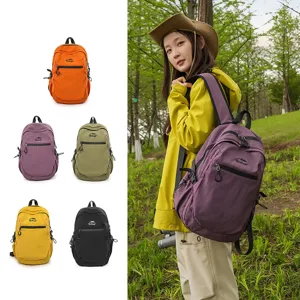 Sacs à dos de randonnée en plusieurs couleurs avec photo de mannequin