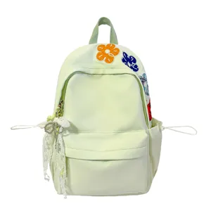Japanischer Harajuku-Stil Canvas Rucksack mit bestickten Blumenpatches und Spitzenanhänger für die Schule.