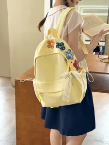 Harajuku-Stil Damen Schulrucksack Kontrastfarbe Blumenstickerei Große Kapazität Nylon Rucksack Mit Spitzenbogen-Anhänger