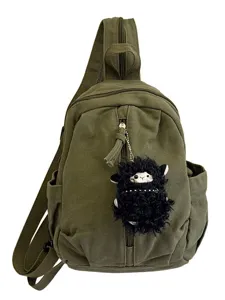 Modischer gruner Canvas Rucksack, Casual Daypack mit sussem schwarzen Schaf Pluschanhanger