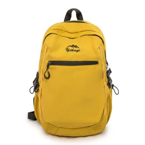 Sac à dos de sport jaune avec poche zippée avant et détail de logo de montagne pour l'extérieur