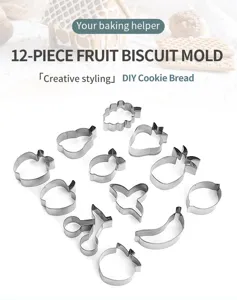 Set di 12 stampi per biscotti in frutta in acciaio inossidabile con forme dettagliate.