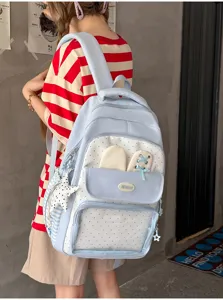 Primo piano dello zaino ita azzurro a pois con simpatico design a orecchie di coniglio