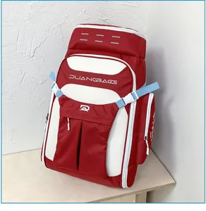 Rot-weißer Outdoor-Sportrucksack mit großem Fassungsvermögen und Aufbewahrungstaschen.