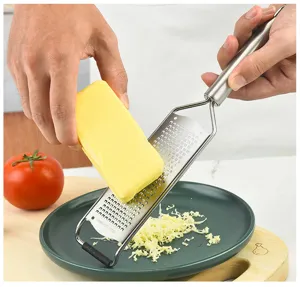 Râpe à fromage en acier inoxydable outil de cuisine pour beurre citron chocolat.