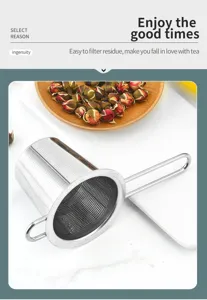 Colino da tè in acciaio inossidabile con manico lungo e filtro fine per tè sfuso dettaglio.