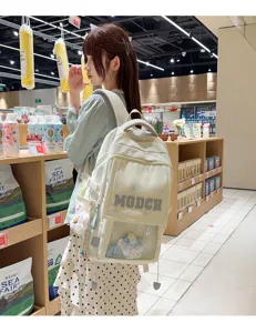 Seitenansicht eines niedlichen japanischen Ita-Bag-Rucksacks für Schüler mit MODCH-Logo