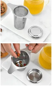 Infusore per tè in acciaio inossidabile con coperchio, vista dettagliata mostra struttura e uso.