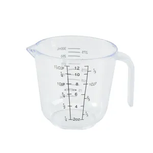 Mesure transparente en plastique avec des graduations claires pour la cuisine et la pâtisserie.