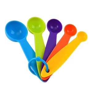 Juego de cucharas medidoras de plástico de colores para repostería y cocina, 5 piezas con anillo.