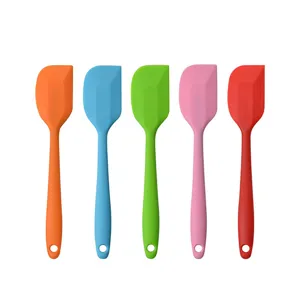 Lot de 5 spatules en silicone colorées pour la pâtisserie, la cuisine et les gâteaux.