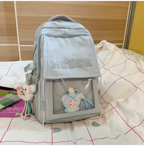 Hellblauer Rucksack im japanischen Stil mit Klarsichtfenster und niedlichen Anhängern