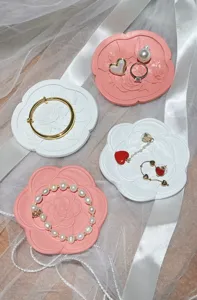Ins style flower resin jewelry display tray photography props for earrings and rings.